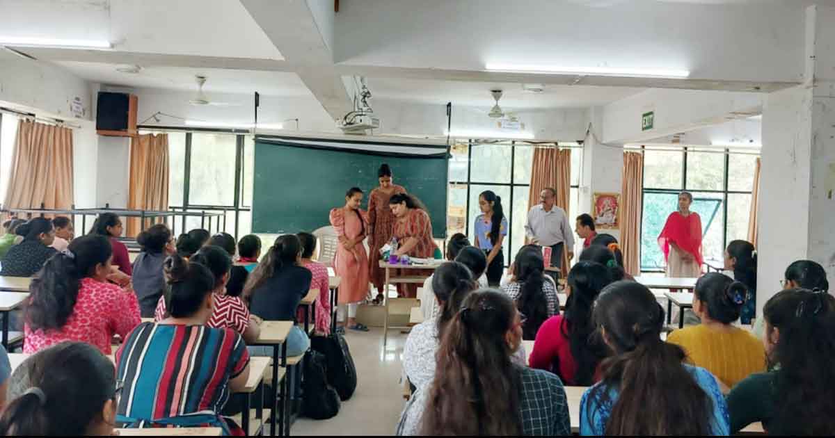 स्वास्थ्य जागरूकता: आदिलपुर कॉलेज में वेस्टीज के डॉक्टर्स ने दिए कमाल के हेल्थ टिप्स