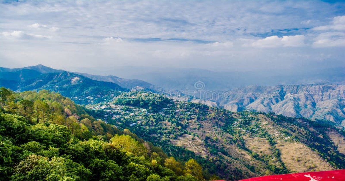 अगस्त में घूमने की जगह लो बजट: 5 BEST मानसून डेस्टिनेशन्स जो सिर्फ ₹5000 में आपको जन्नत का अहसास कराएंगे!
